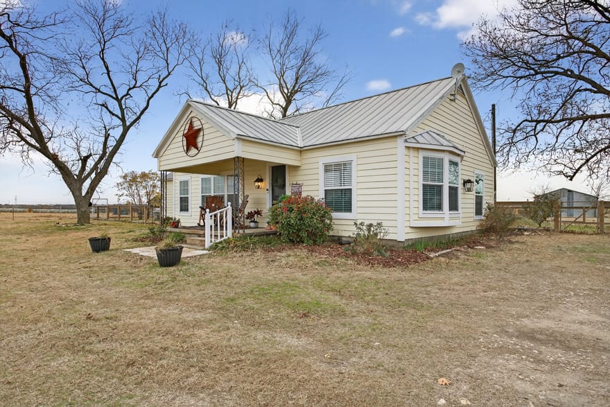 2074 W Fm 922, Valley View, Texas