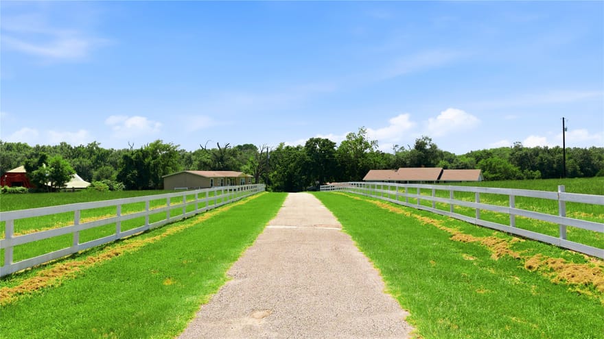 12637 State Highway 19, Athens, Texas