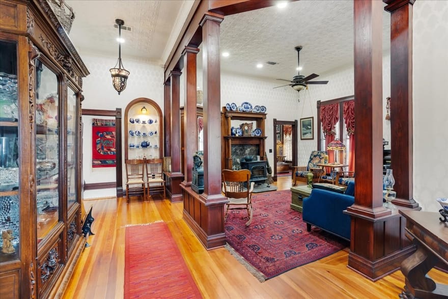 300 W 6th Street, Bonham, Texas