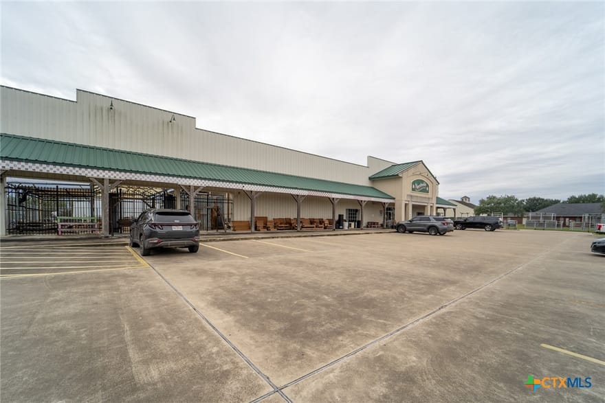 5705 N Main Street, Victoria, Texas