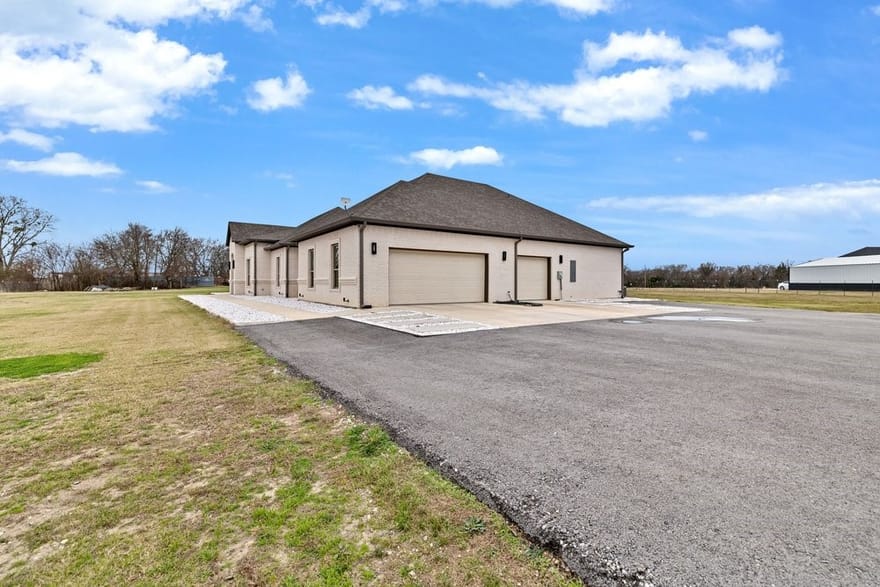 580 County Road 3422, Wills Point, Texas
