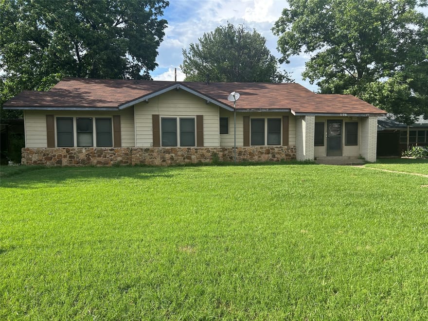 1106 Payne, Olney, Texas