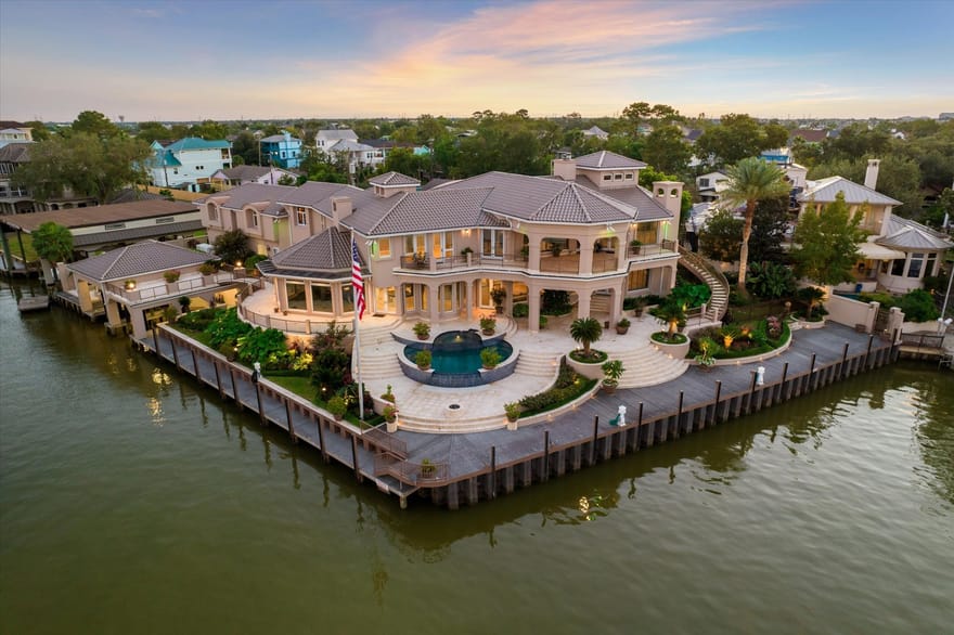 112 Bayou Lane, Kemah, Texas