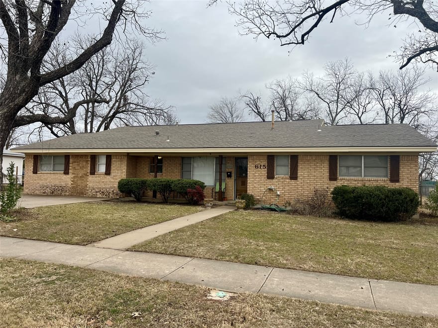 615 N Patrick Street, Dublin, Texas