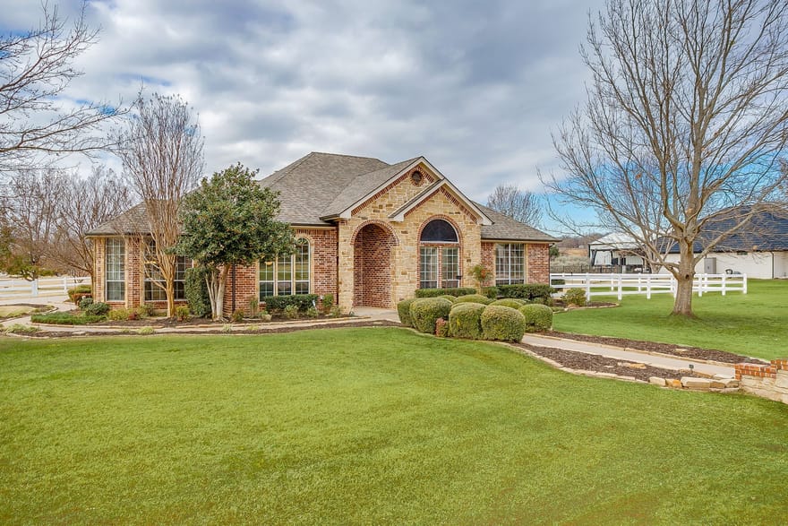 3712 Vista North Drive, Burleson, Texas