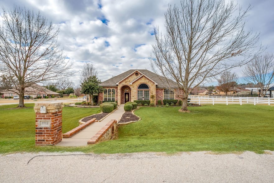 3712 Vista North Drive, Burleson, Texas