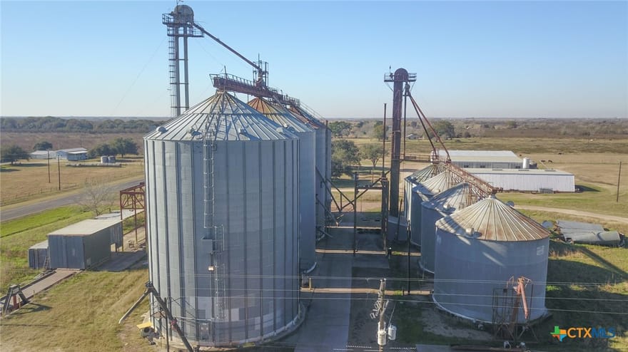 2873, 2871 Gin Road, Inez, Texas