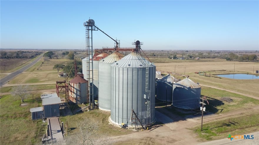 2873, 2871 Gin Road, Inez, Texas