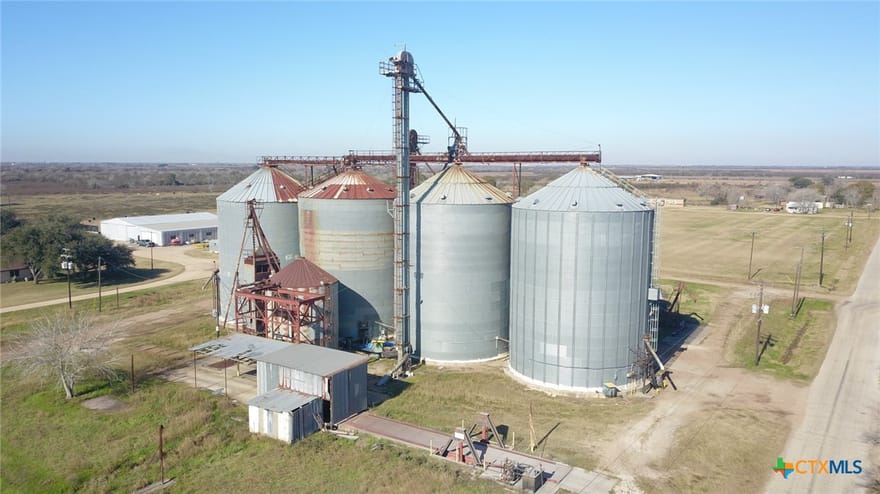 2873, 2871 Gin Road, Inez, Texas