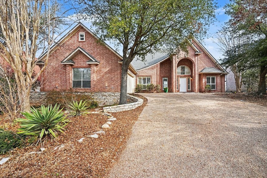 7006 Stone Bluff Court, Granbury, Texas