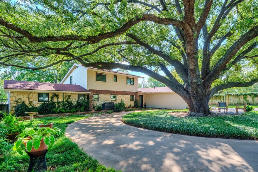 218 N Broadway Road, Azle, Texas
