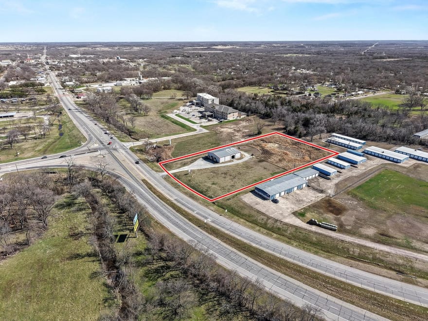 1301 W Sam Rayburn Drive, Bonham, Texas