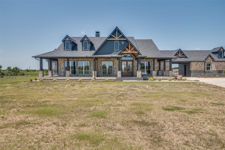1010 Vz County Road 3415, Wills Point, Texas