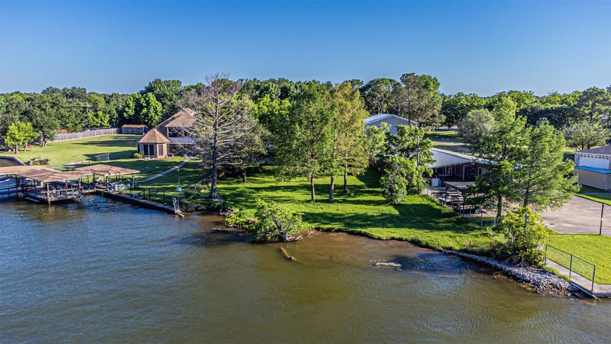 1712 Island Village Court, Granbury, Texas