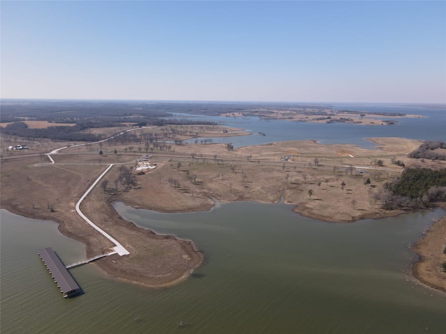552 Lakeshore Lane, Windom, Texas