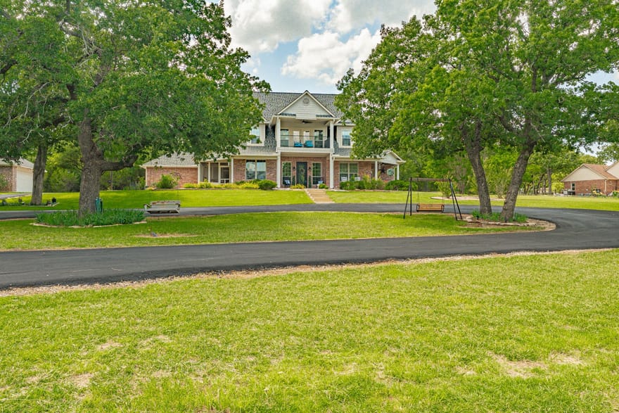 1218 Meander Road, Granbury, Texas