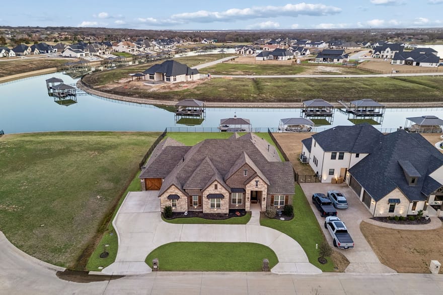 5925 Thurmond Sail Court, Fort Worth, Texas