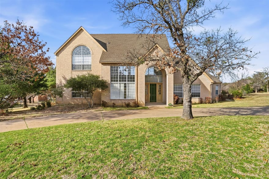 2829 Bent Oaks Drive, Burleson, Texas