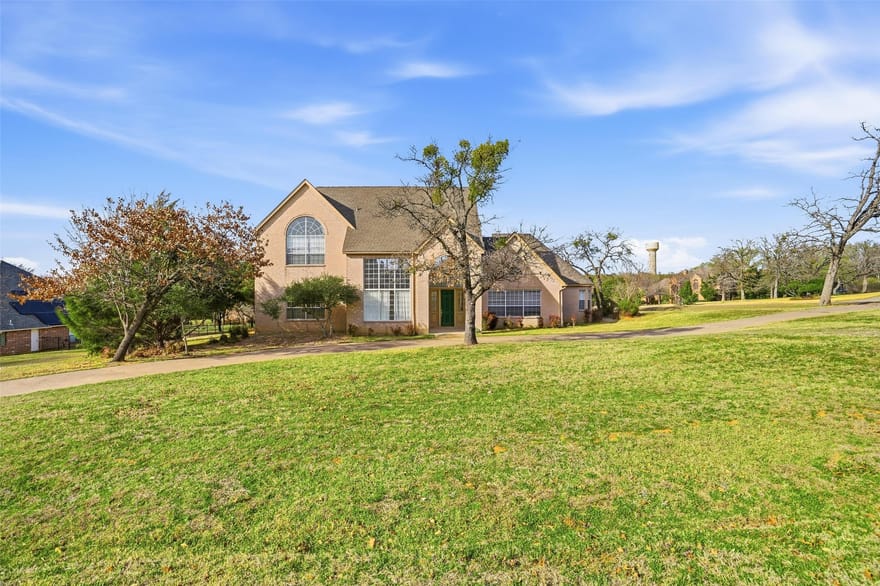 2829 Bent Oaks Drive, Burleson, Texas