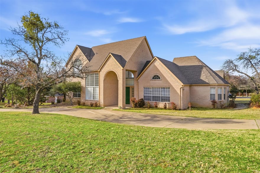 2829 Bent Oaks Drive, Burleson, Texas