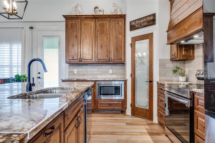 250 Alondrita Street, Celeste, Texas