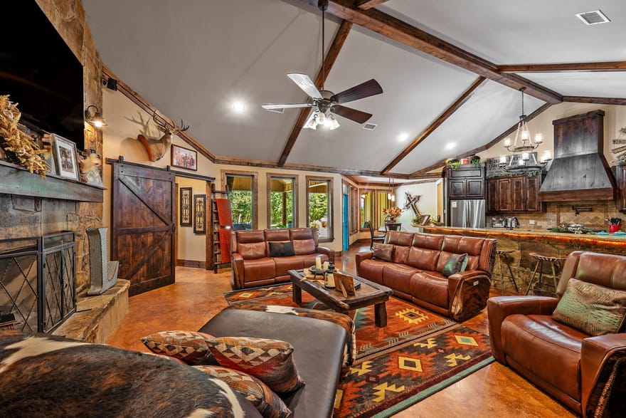 1011 Red Road, Howe, Texas