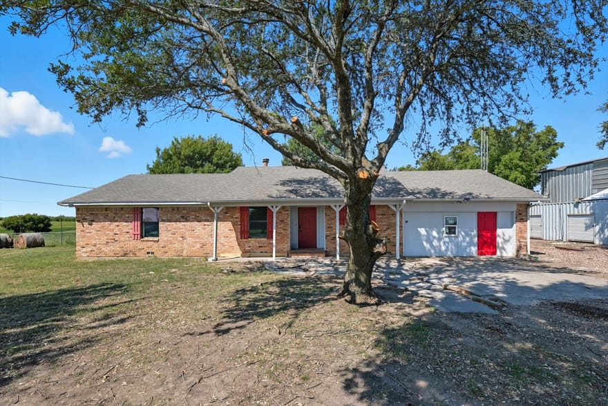 1118 Private Road 425, Whitewright, Texas