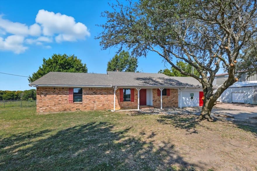 1118 Private Road 425, Whitewright, Texas