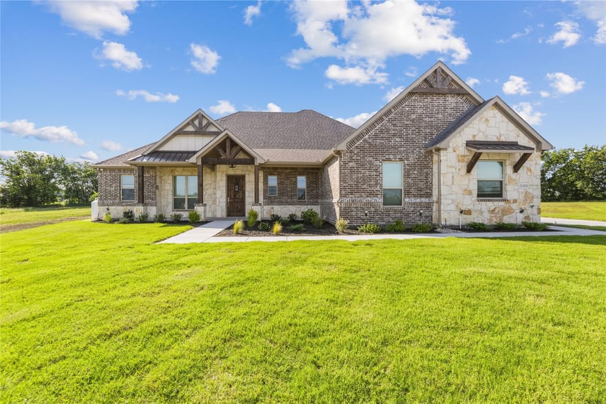 8400 Stallion Drive, Godley, Texas
