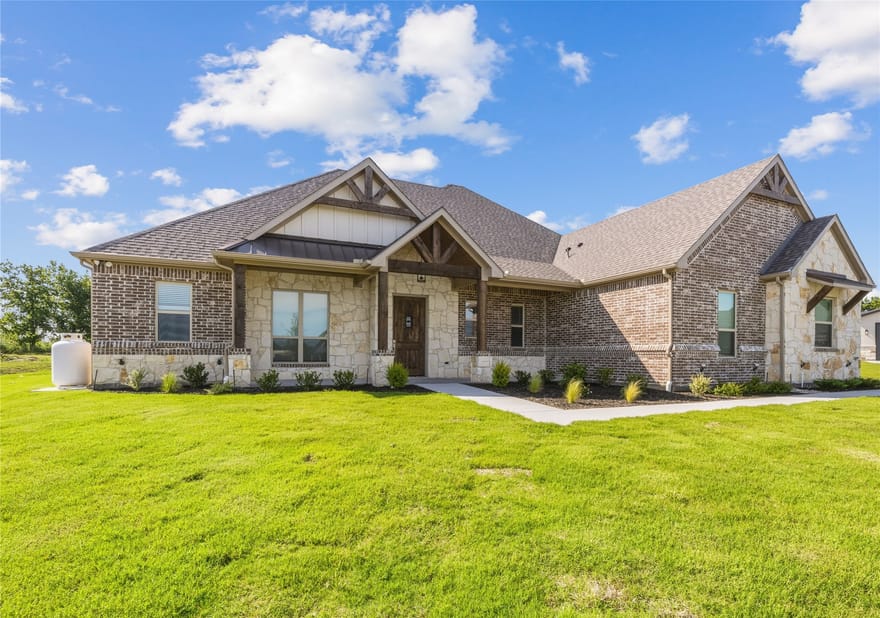 8400 Stallion Drive, Godley, Texas
