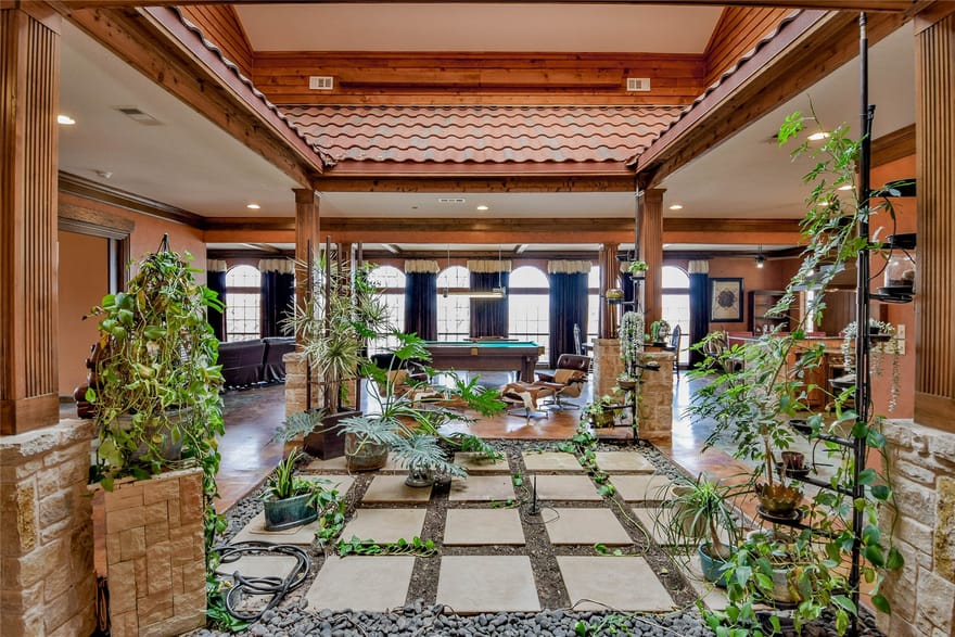 1501 S Chisholm Trail, Granbury, Texas
