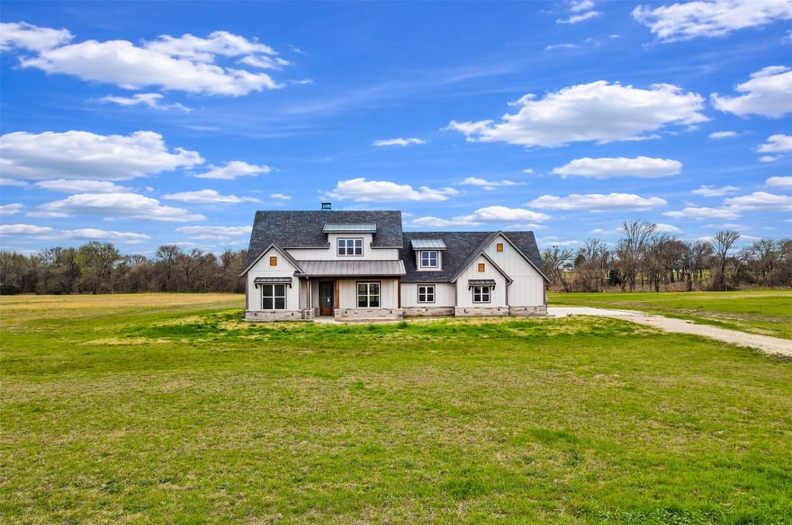 2667 Vz County Road 3820, Wills Point, Texas