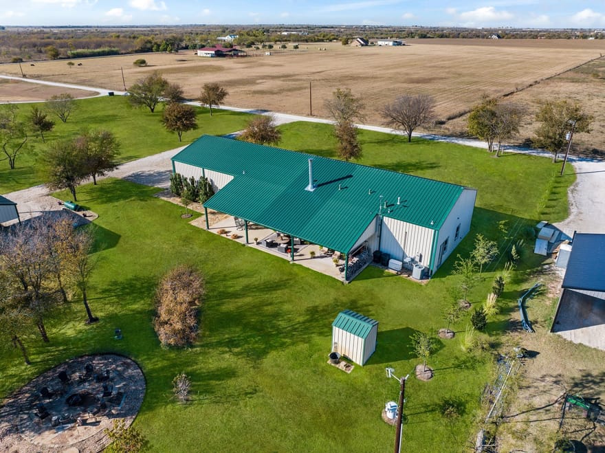 650 Scoggins Road, Tioga, Texas