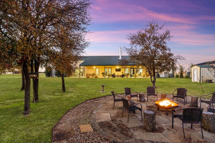 650 Scoggins Road, Tioga, Texas