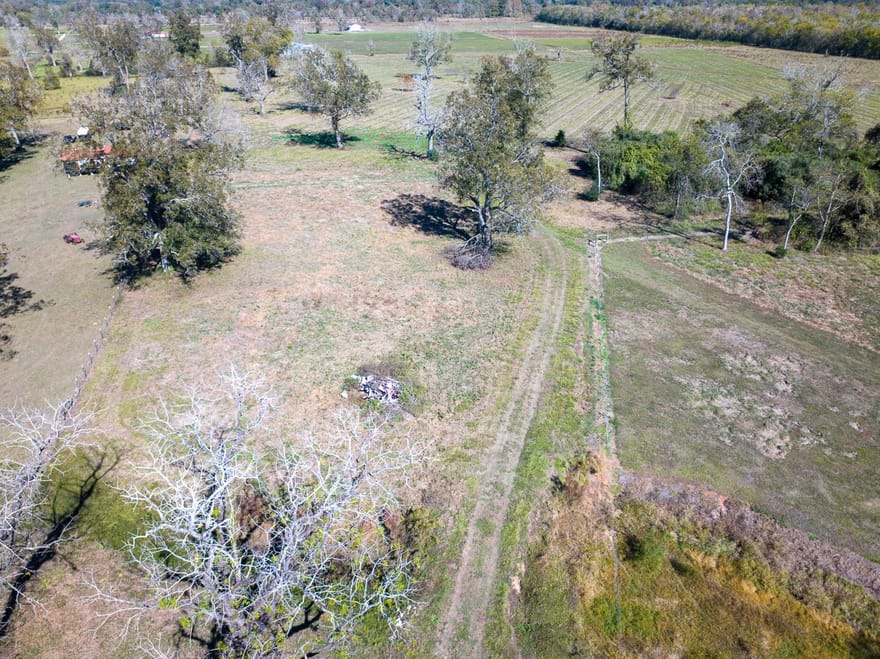 555 County Road 2089, Hardin, Texas