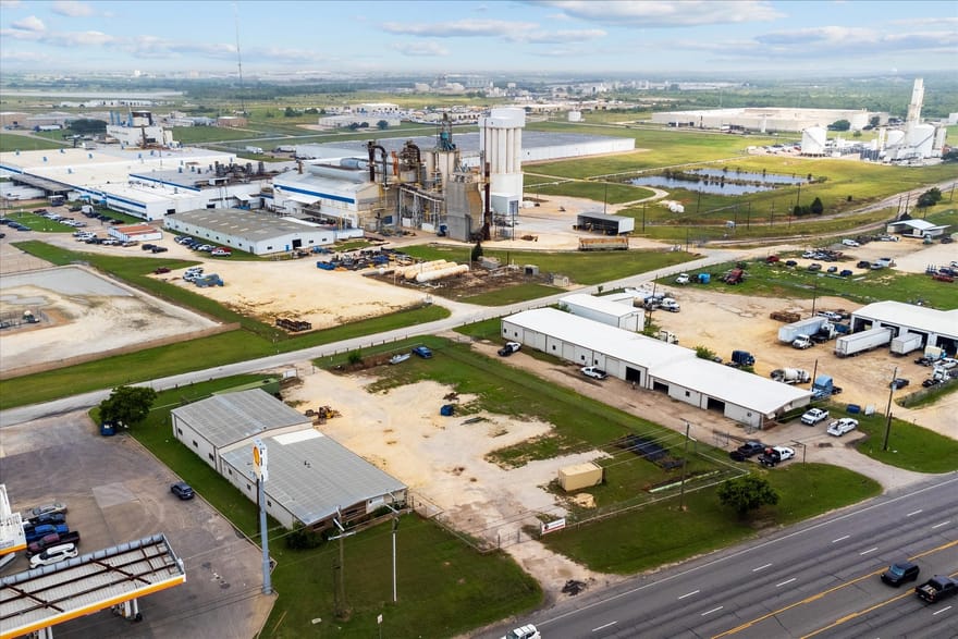 2305 N Main Street, Cleburne, Texas