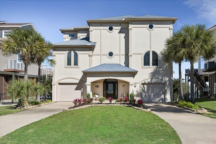 1554 Windsong Way, Tiki Island, Texas