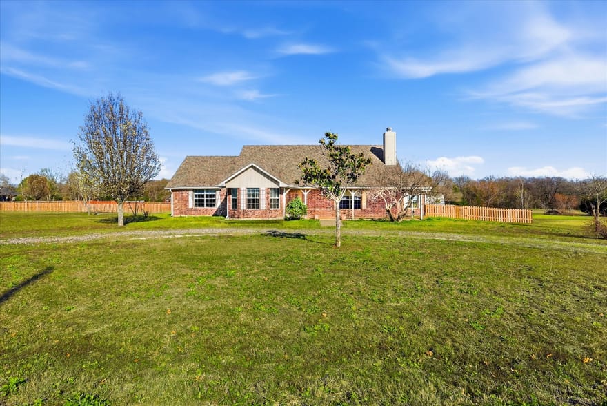 112 Harli Drive, Trenton, Texas