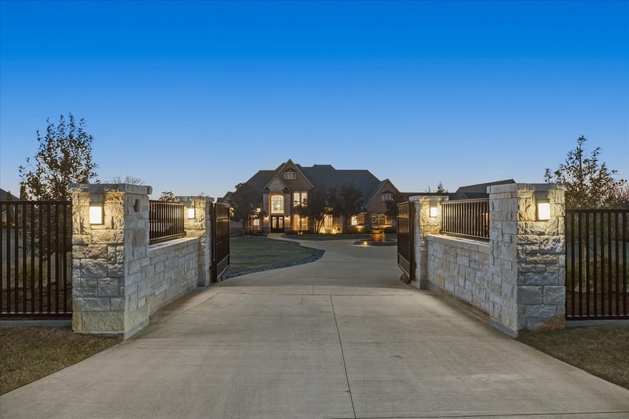 1572 Rabbit Ridge Road, Heath, Texas