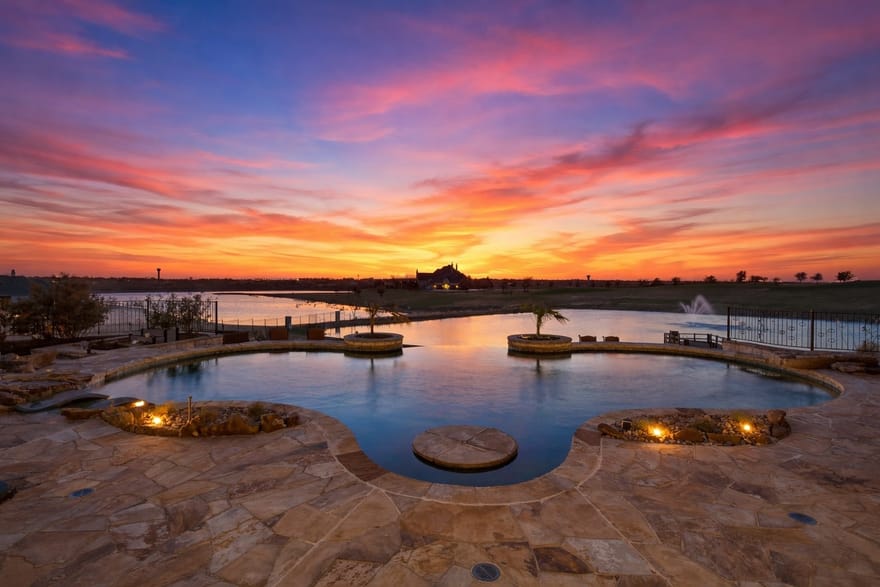 1572 Rabbit Ridge Road, Heath, Texas