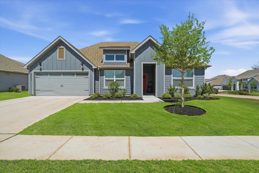 4028 Cornerstone Circle, Granbury, Texas