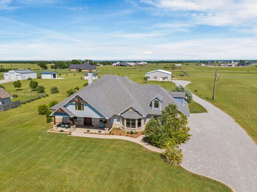 1206 Jc Maples Road, Gunter, Texas