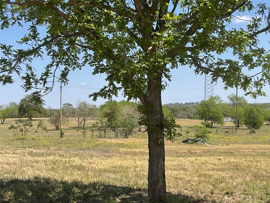 18 Horseshoe Drive, Gonzales, Texas