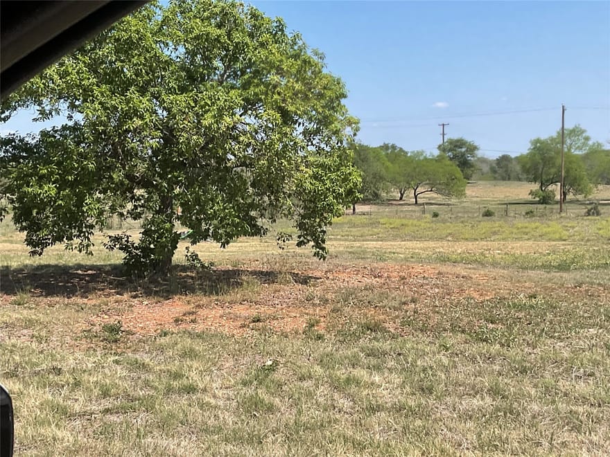 18 Horseshoe Drive, Gonzales, Texas