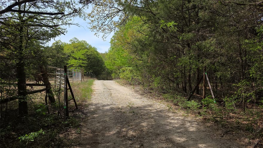 1975 County Road 1025, Ravenna, Texas