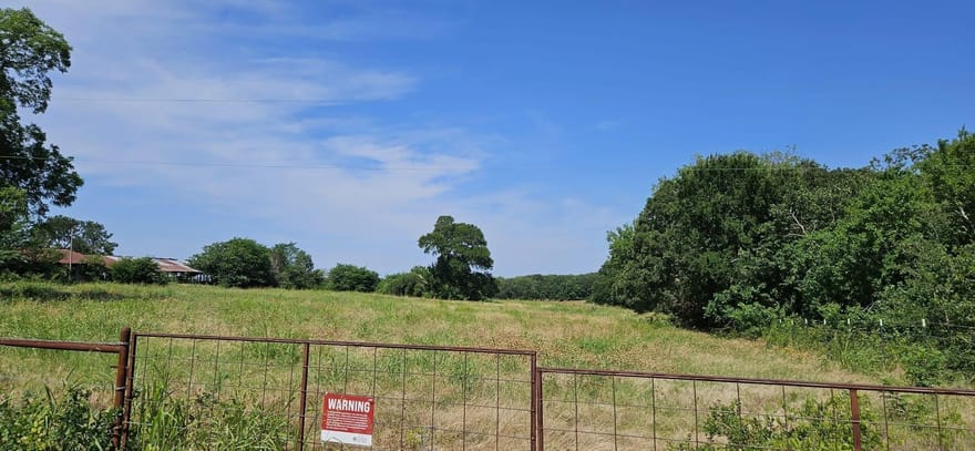 1651 Desvoignes Road, Denison, Texas