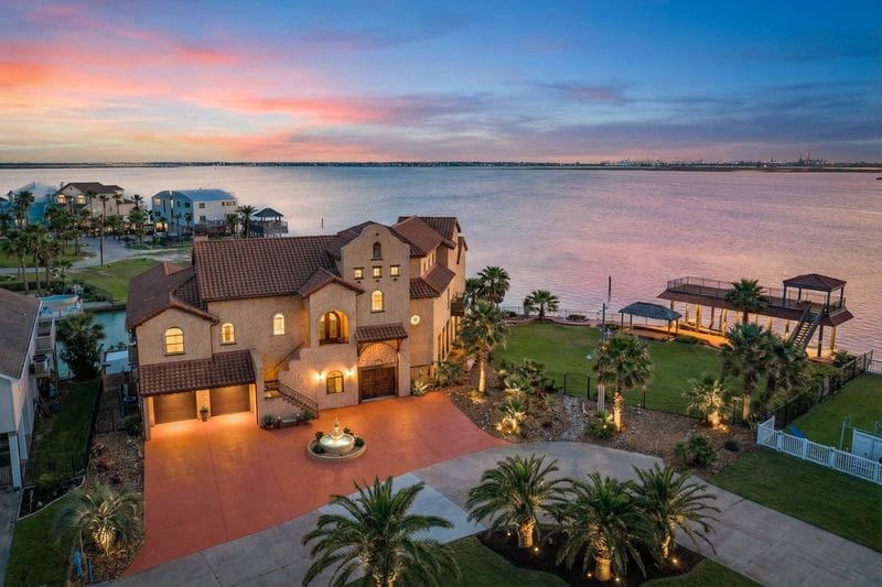 506 Sunset Circle, Tiki Island, Texas
