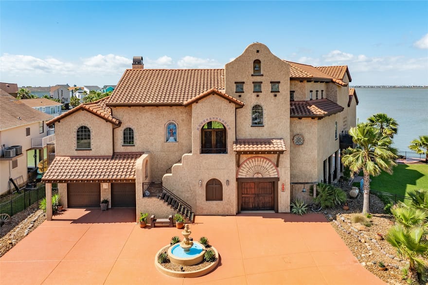 506 Sunset Circle, Tiki Island, Texas
