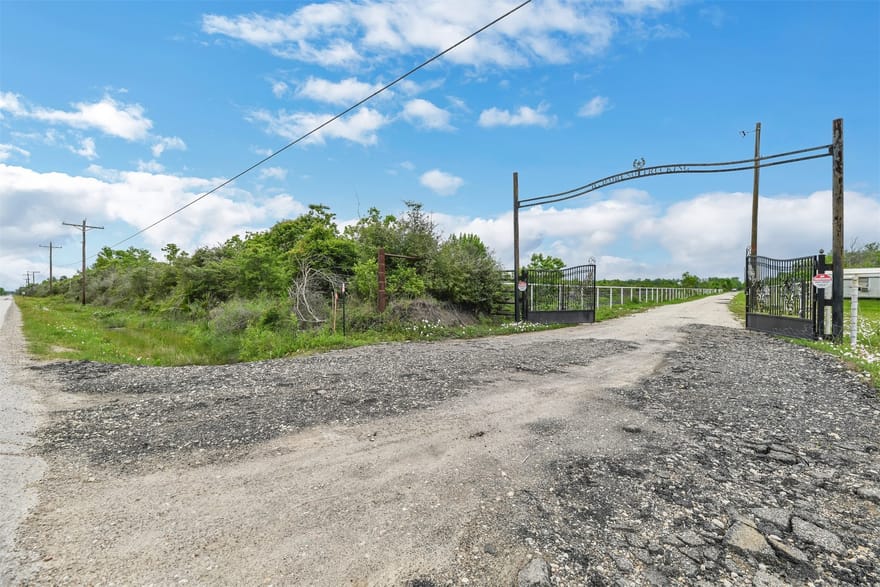 1369 County Road 486, Dayton, Texas