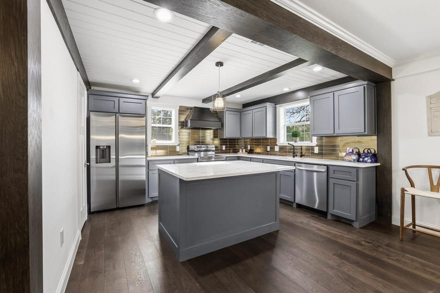1604 County Rd 4040, Savoy, Texas